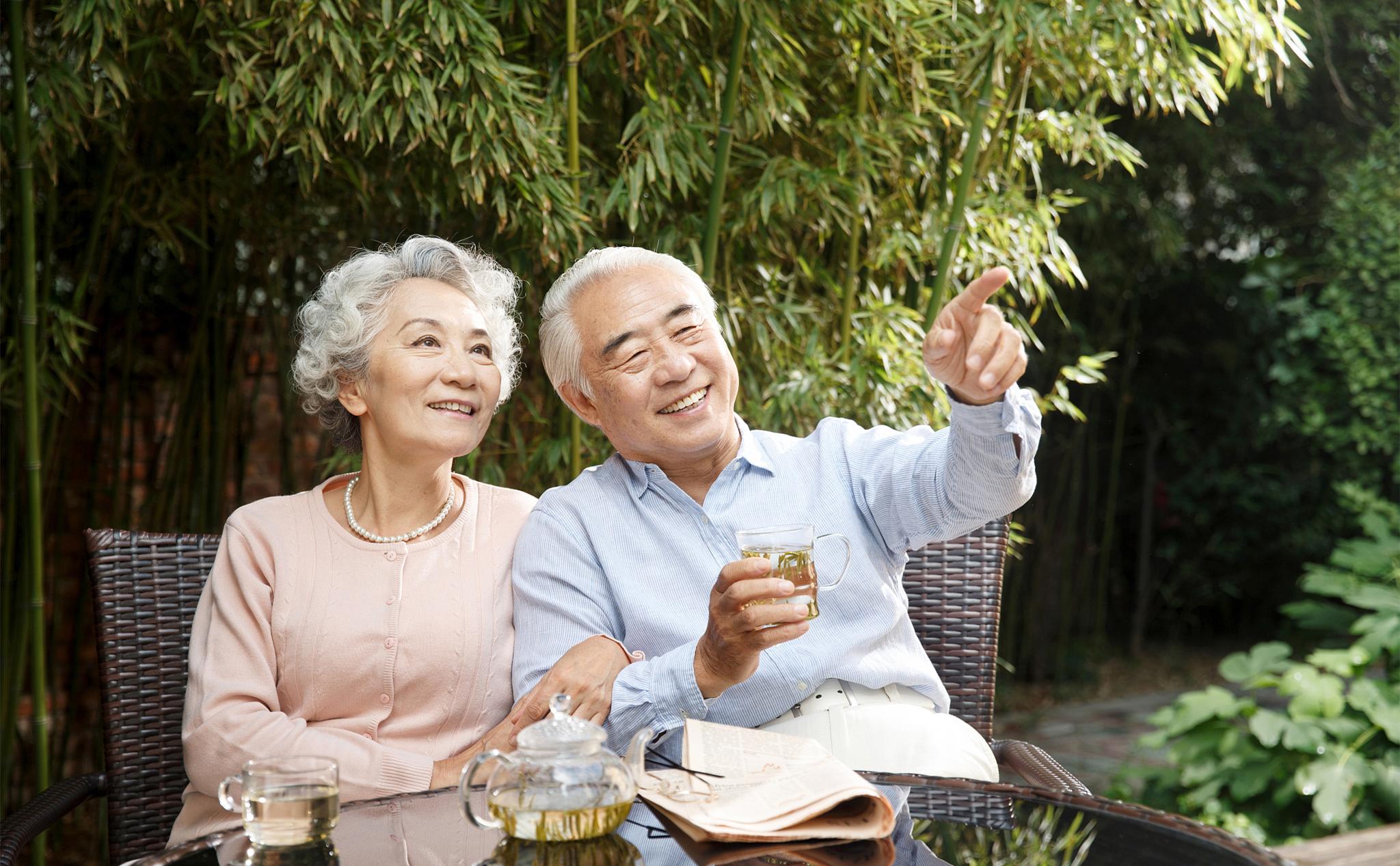 人老了只有儿孙陪伴才是福,人老了儿女在身边才是最重要的