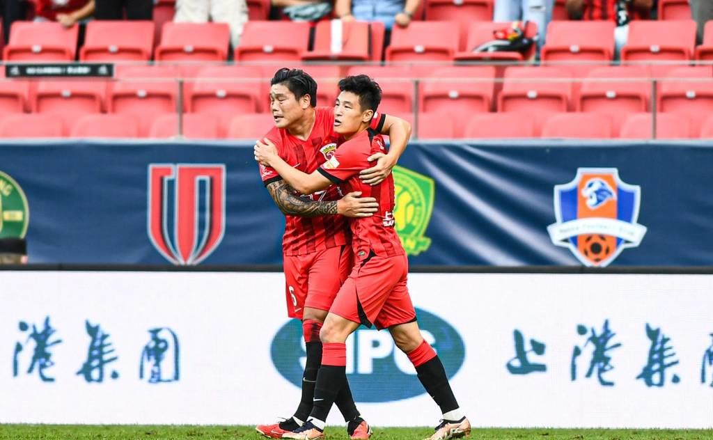 海港队4:3逆转泰山队,上海海港vs山东泰山5张红牌