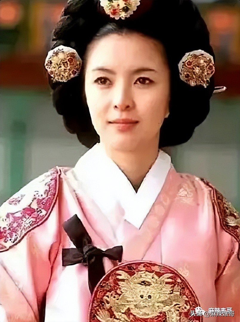 张元英不笑时啥样,张元英深藏不露