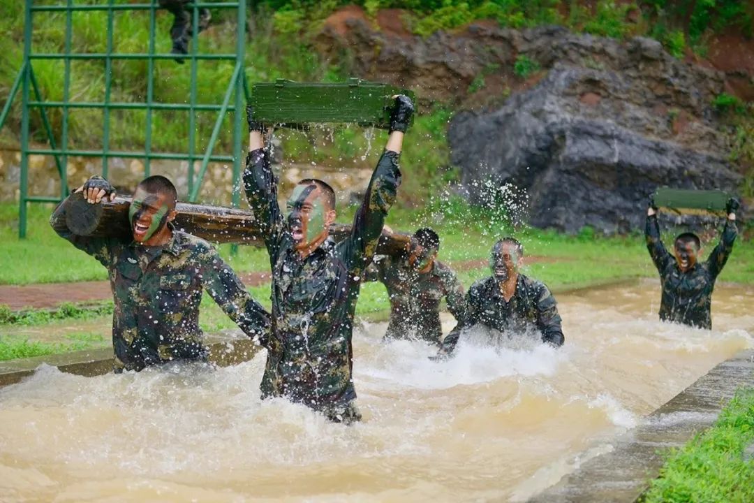 【起床号】4月1日，早安！歌曲《追梦赤子心》