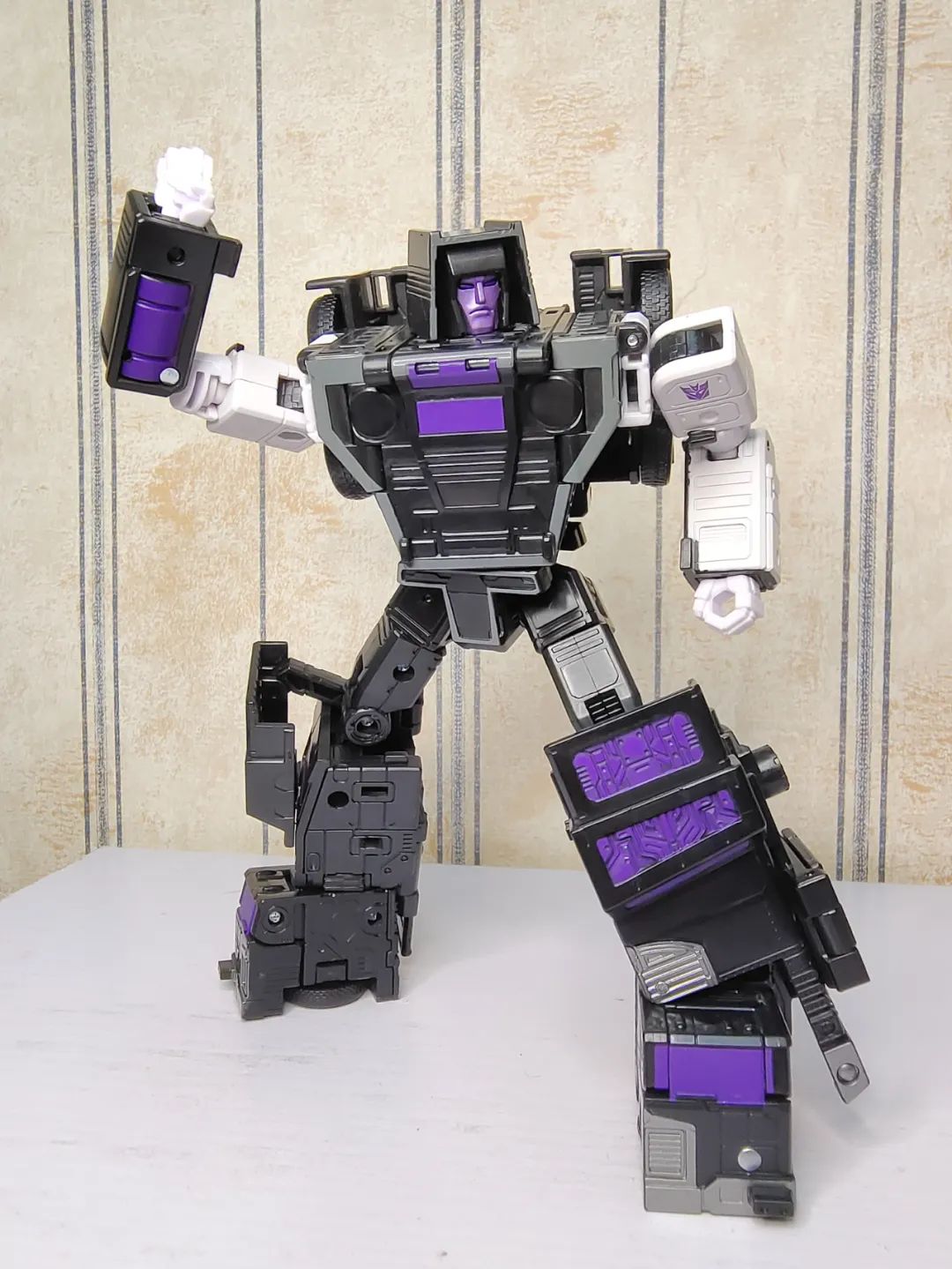 合体嘛，不寒碜——传世指挥官级汽车大师开箱测评