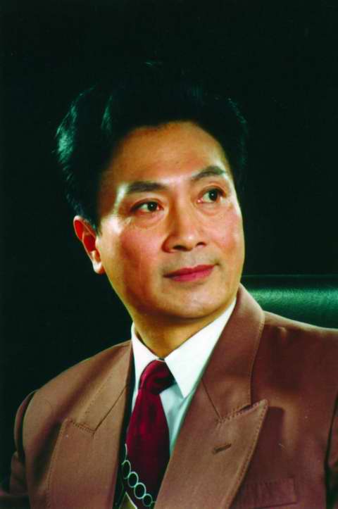 老戏骨梁波罗：妻子陪他闯过生死劫难，他白发苍苍给百岁岳母尽孝