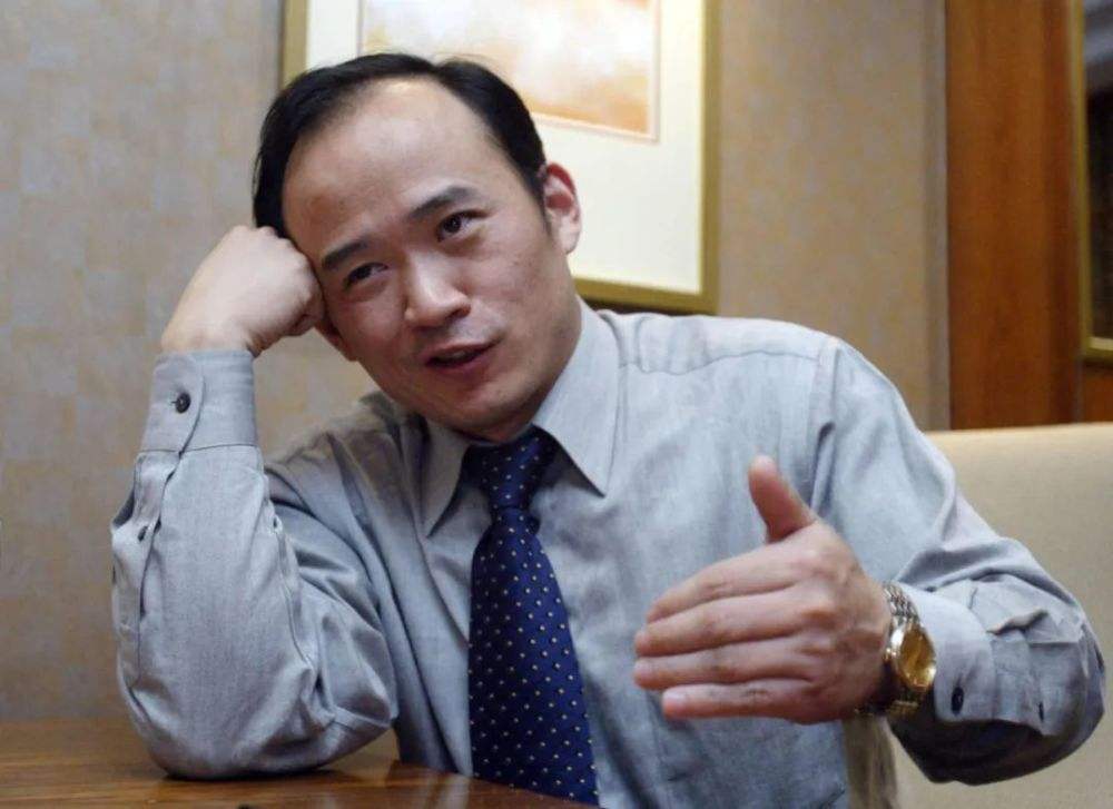 他是中国民营航空第一人，最辉煌时身价200亿，现在准备东山再起