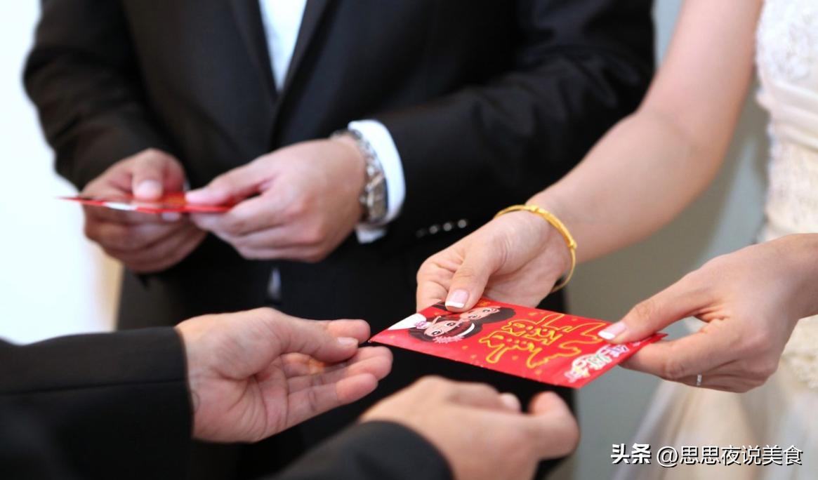 小伙回家参加婚礼,男子回老家参加婚宴