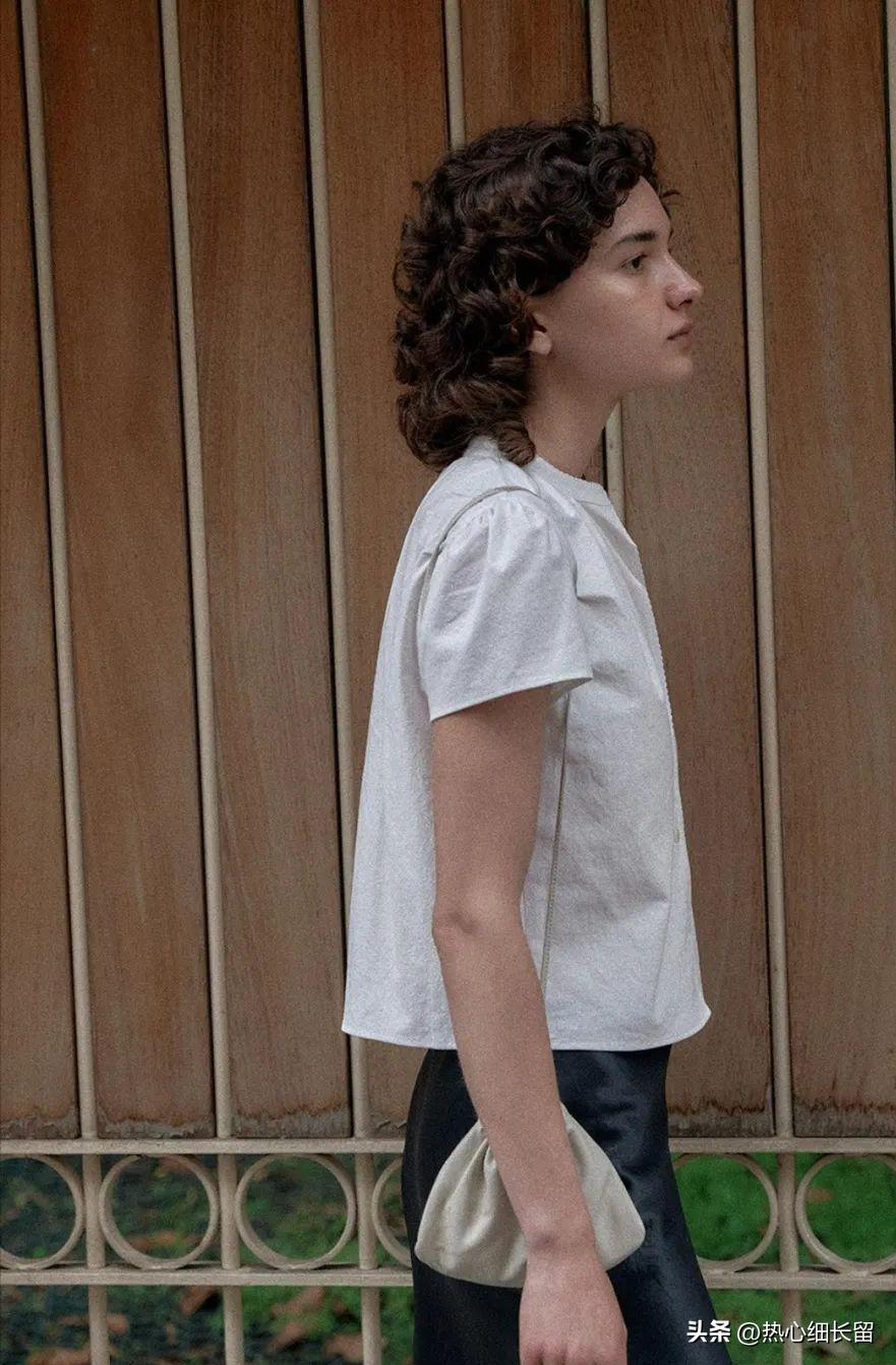 t恤加上立体感强的衬衫气场全开,女式短袖t恤衬衫