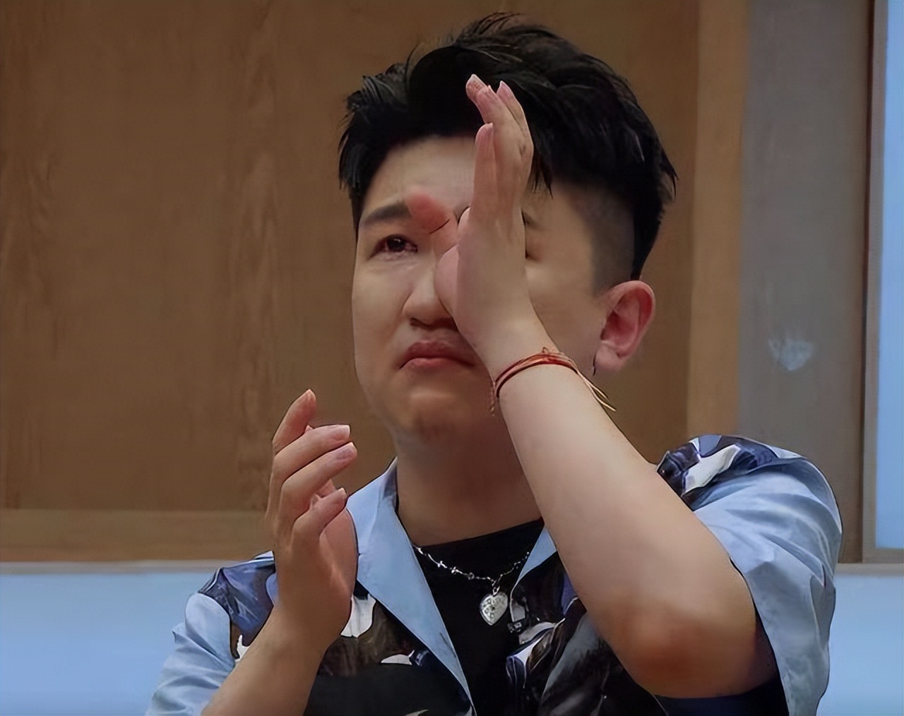 娱乐圈男星实际瘦得吓人,矫揉造作和娇柔做作