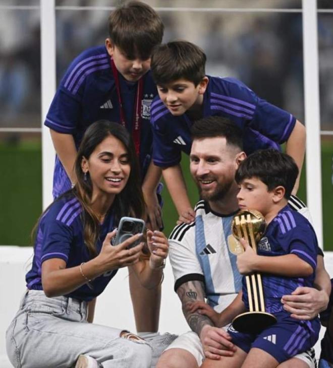 c罗姆巴佩梅西阿根廷队长,阿根廷夺冠梅西与老婆的视频