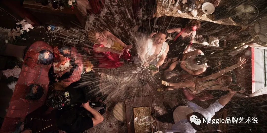 “炫耀消费心理”迭代丨先倒茶？还是先倒牛奶？