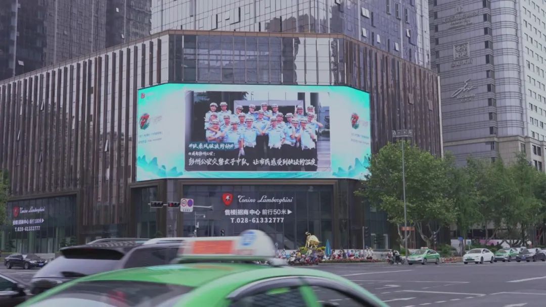 春风如你熠熠芳华,致敬了不起的她春风十里芳华如你