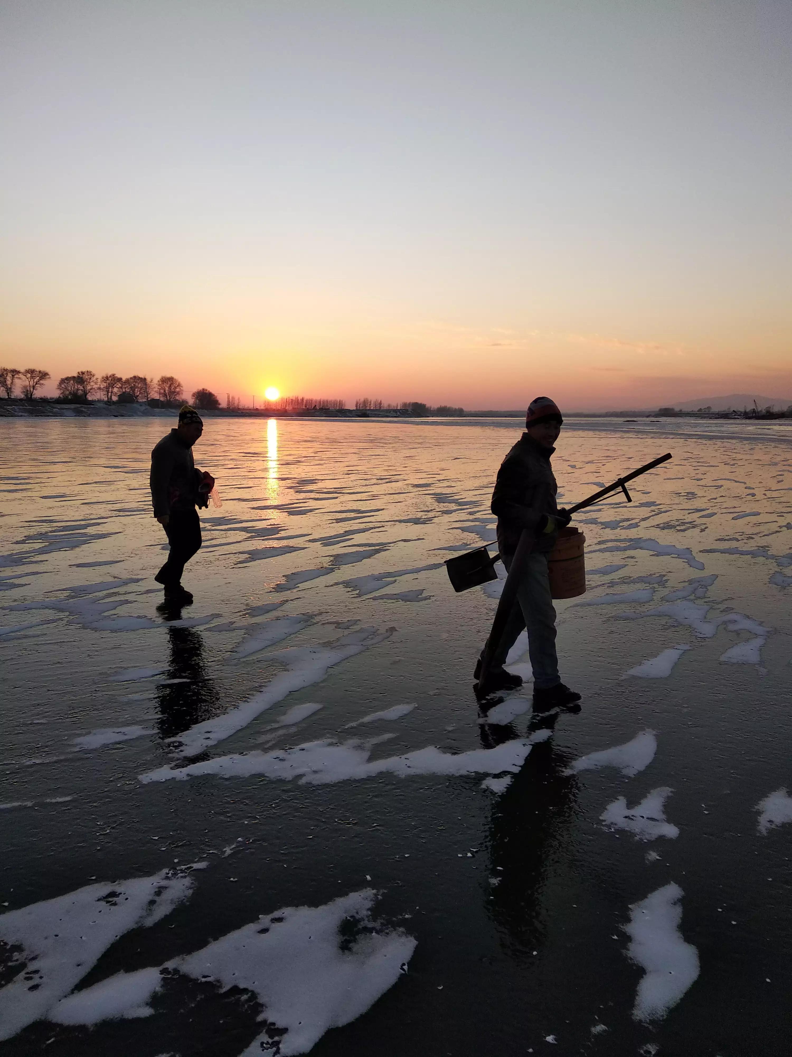 冬季的松花江千里冰封,松花江黄昏图片