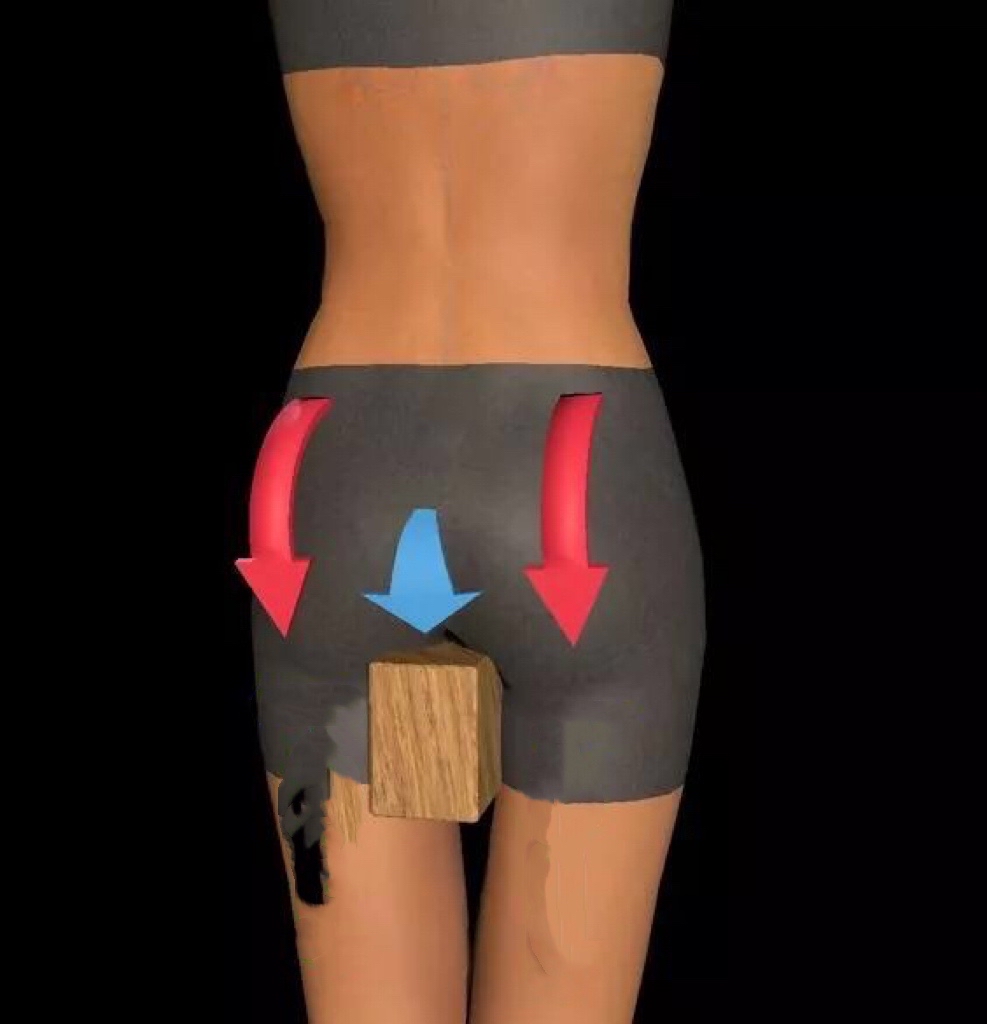 我用一块瑜伽砖让所有会员学会了“提耻骨、卷尾骨、骨盆端正”