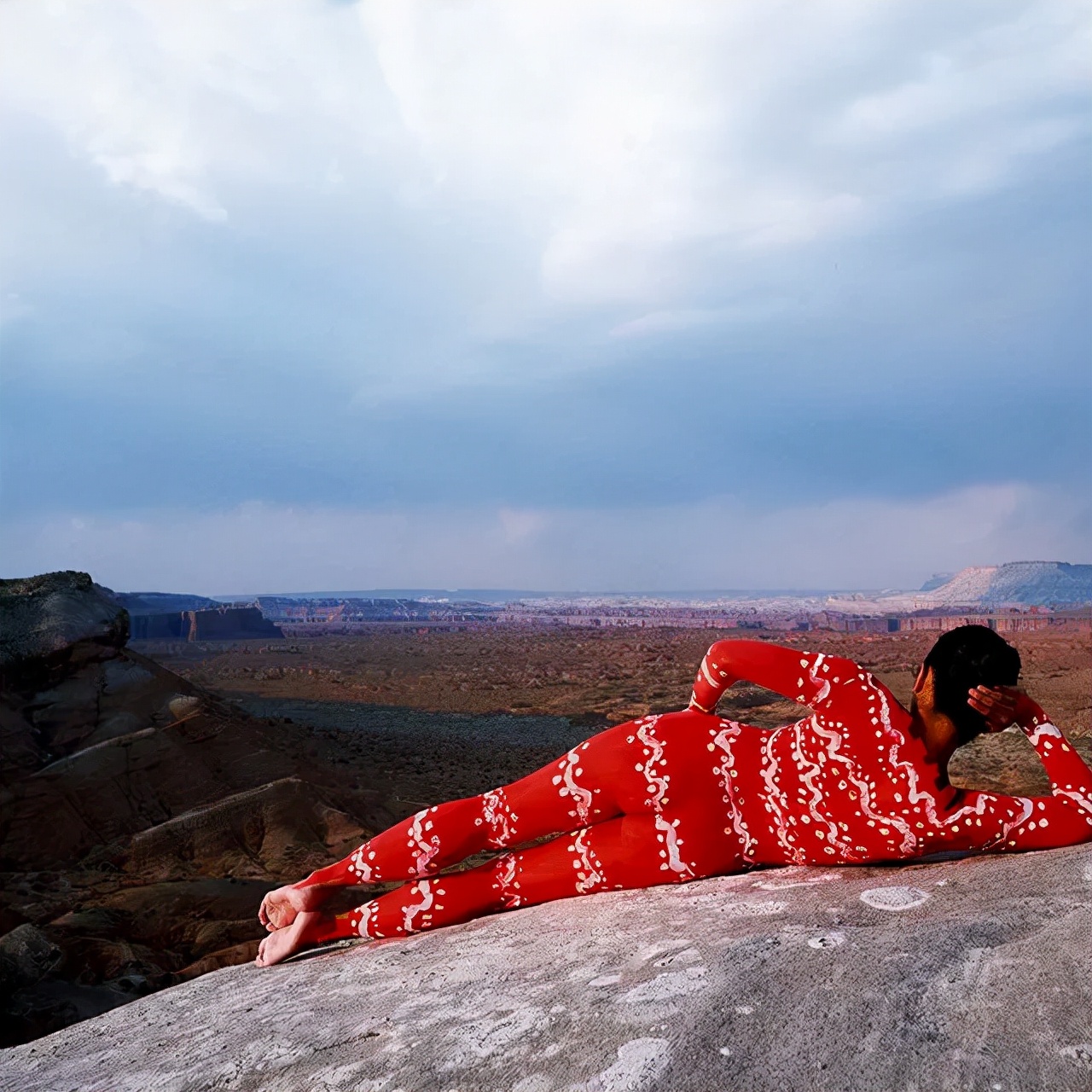 “垃圾创作”狂卖500万，网友忍不住群嘲：污染环境，这也叫艺术