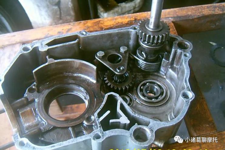 日本摩托车制造组装全过程,日本零下30度组装发动机过程