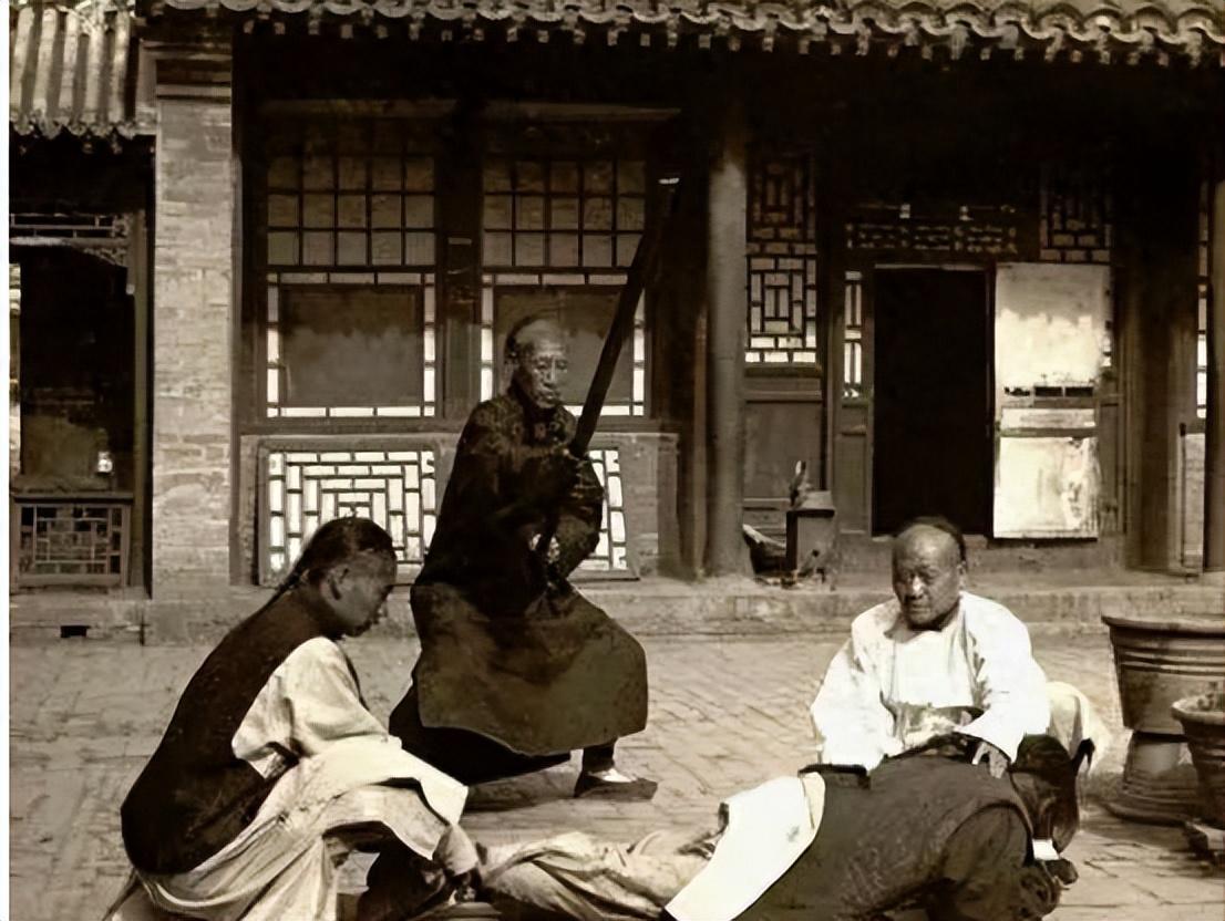 清代杖刑老照片,晚清刑犯图片大全