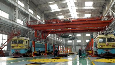 开吊车的女司机很漂亮,开天车女司机