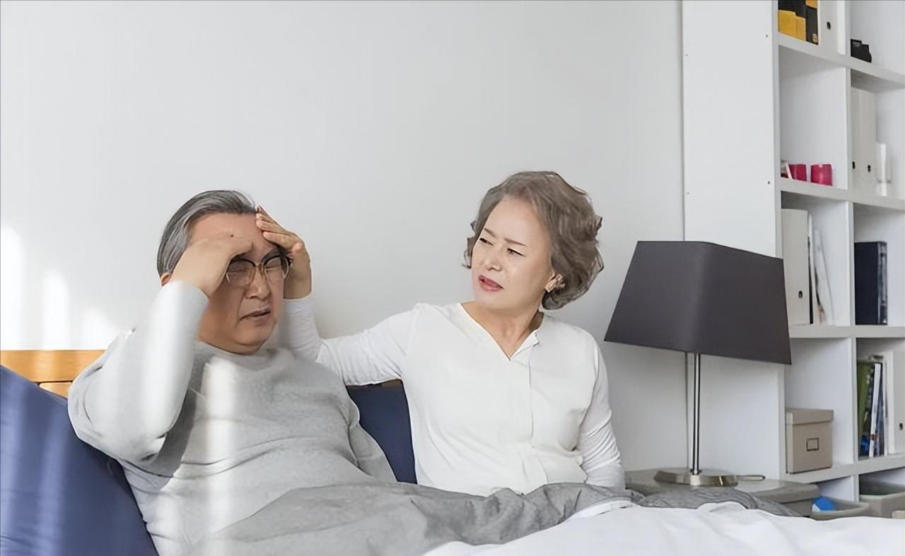 结合“实则阳明，虚则太阴”思想，探讨临床辨治腹满的经验