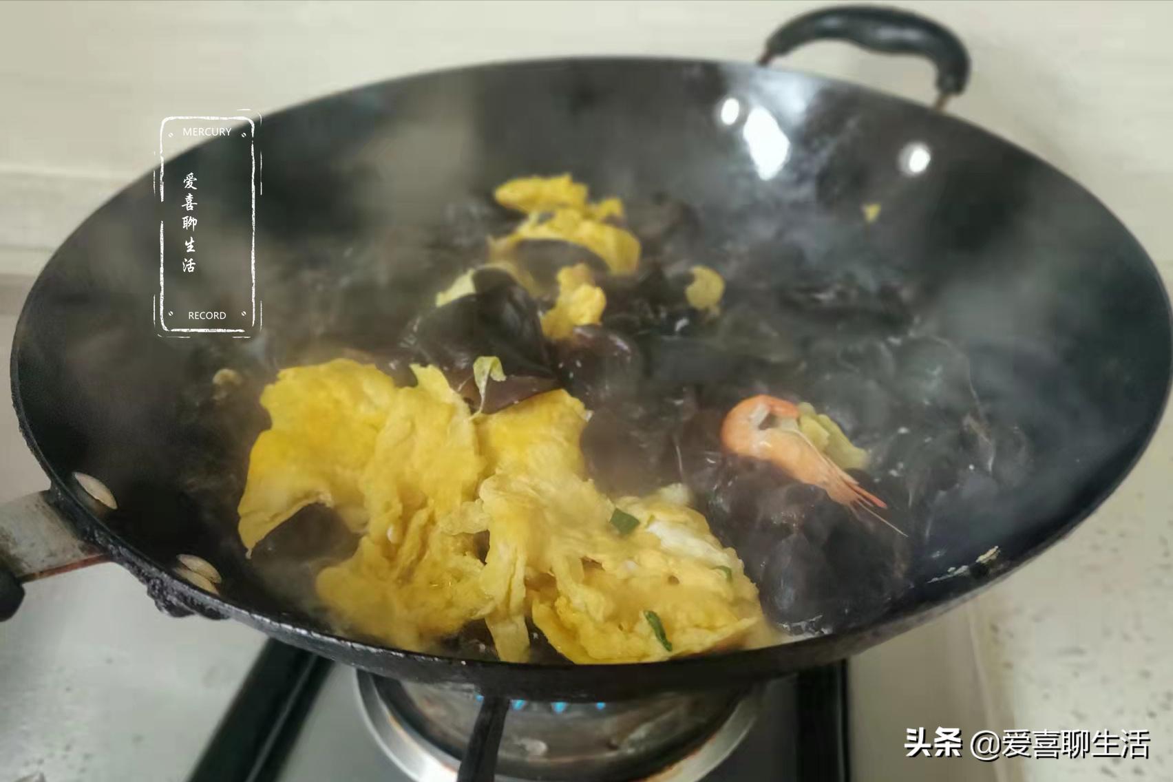 黑木耳和鸭蛋一起煲汤可以吃吗,吃鸡蛋少吃蛋黄的好处