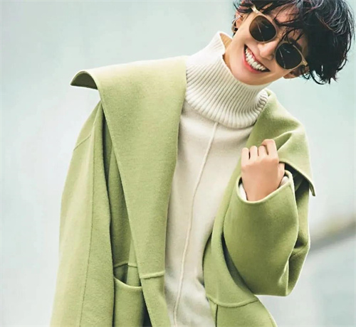 黑色大衣的配色技巧,咖啡色的大衣怎样配色