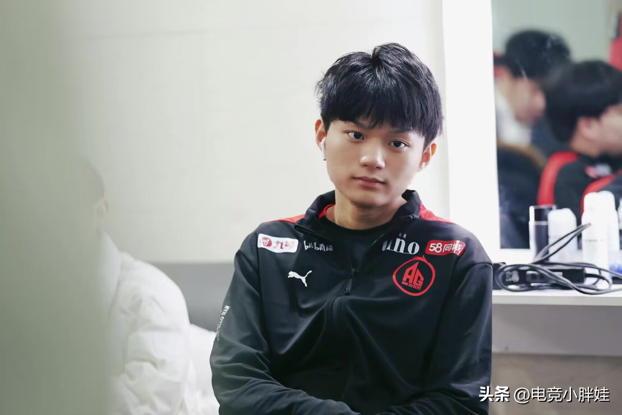 一诺队友被打哭,一诺主动背锅各主播反应