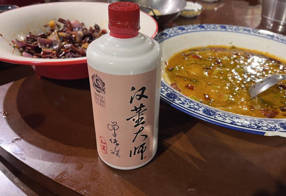 普通人怎么喝白酒才能越喝越多,白酒一般多大年龄的人喝是最佳