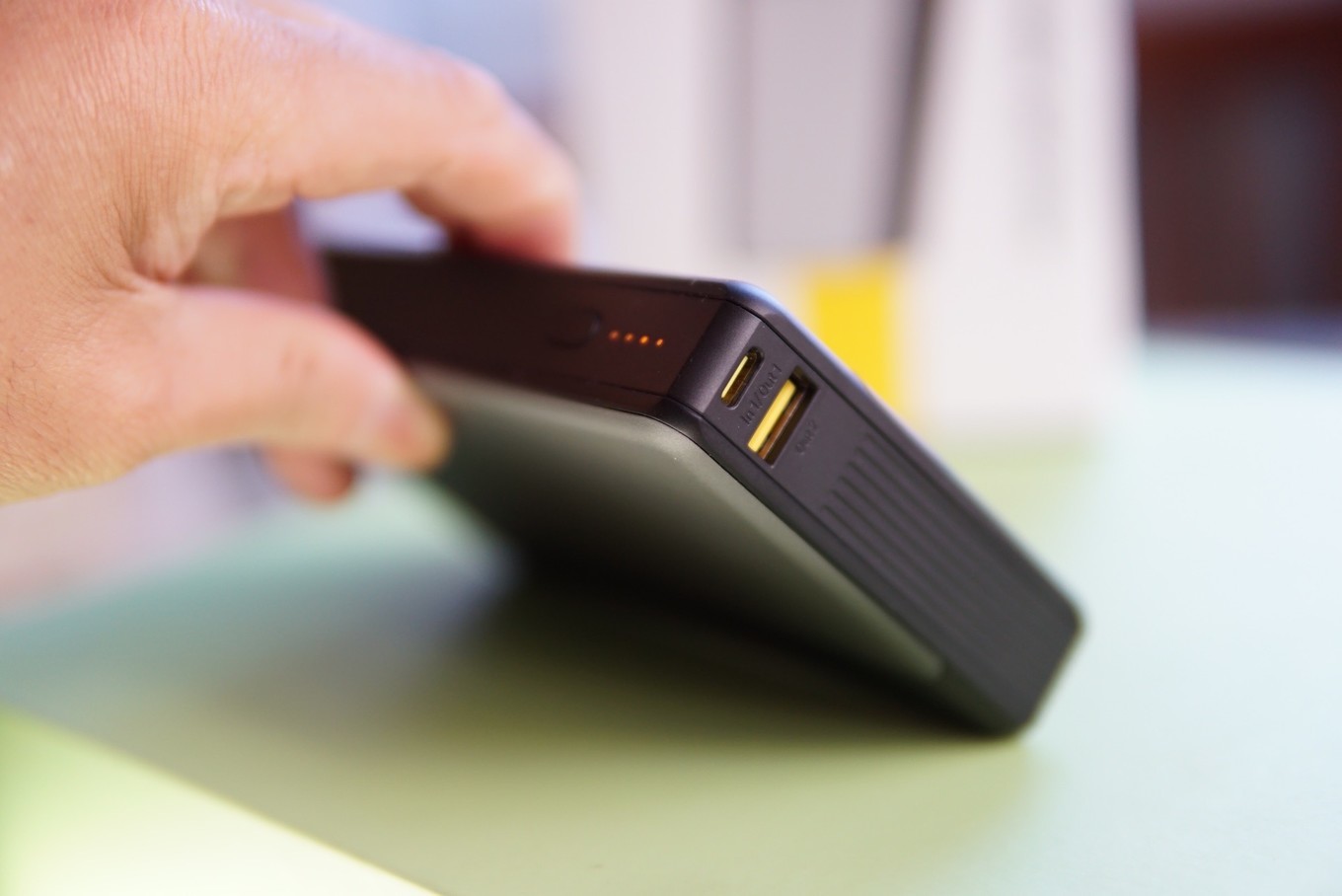 aohi100w充电宝,能给电脑100w充电的充电宝