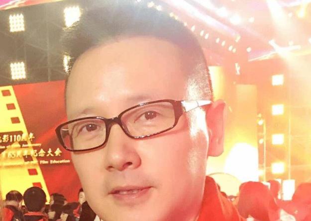 事实证明，为了钱选择当“裸模”的汤加丽，已经走上了另一条大道