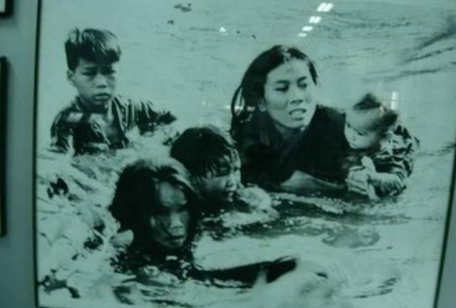 越南战争，落入美军手中的越南女兵，竟被用动物进行刑讯逼供？