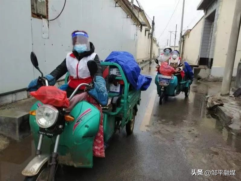 党员走进扶贫户送温暖活动,在职党员进社区爱心超市送温暖