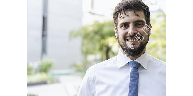 老公一无所有还想给公婆买房,老公双手空空