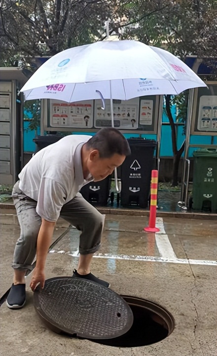 天有一双手——记军休干部吴建德义务为民服务11年