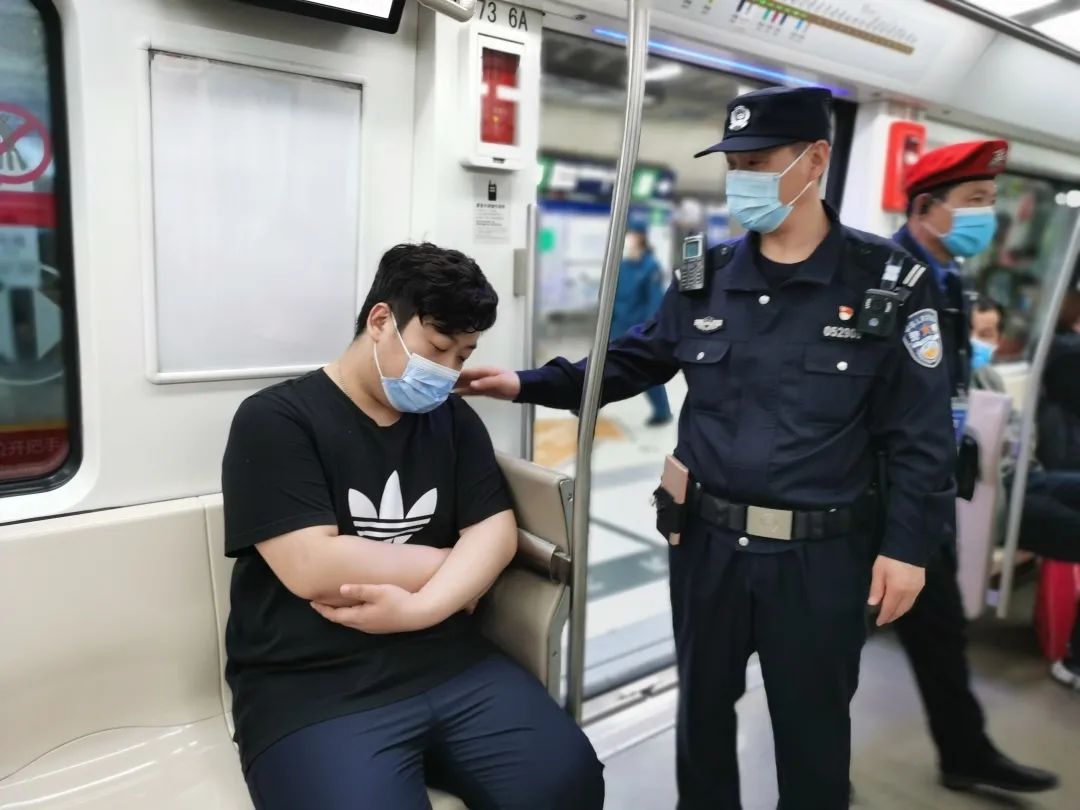 中国工人是最累的吗,中国的工人为何如此劳累