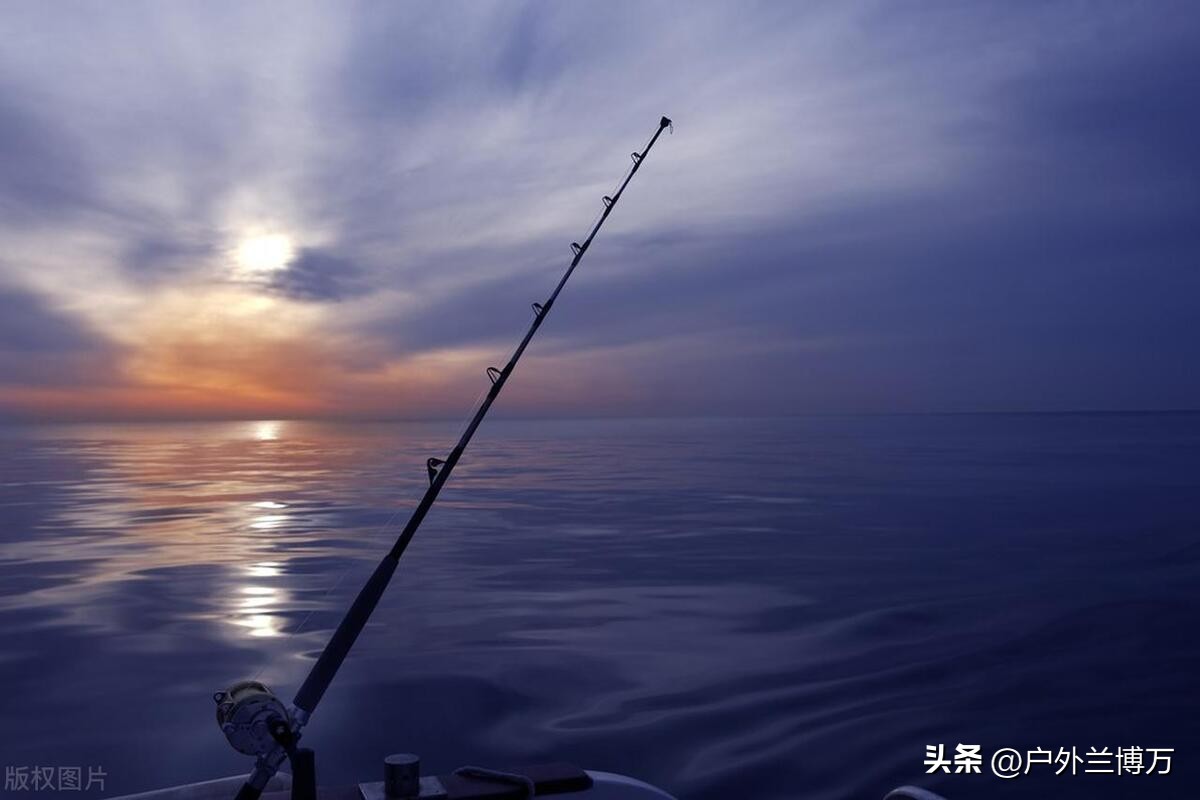 夜钓遇“怪事”，回过神来裤子湿了，从此不再独自夜钓