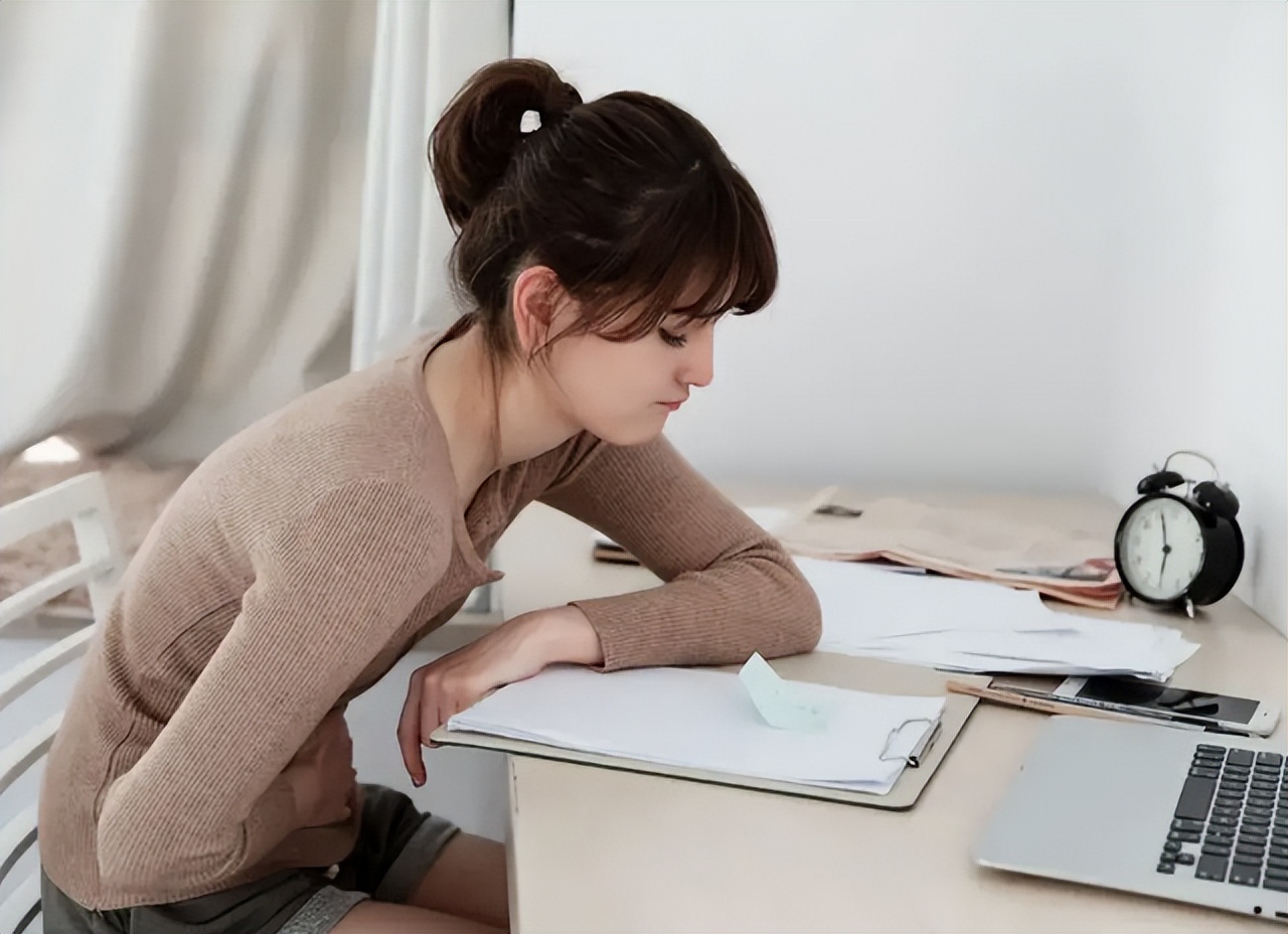 为什么月经之后就有褐色分泌物,月经结束后有褐色分泌物有问题吗