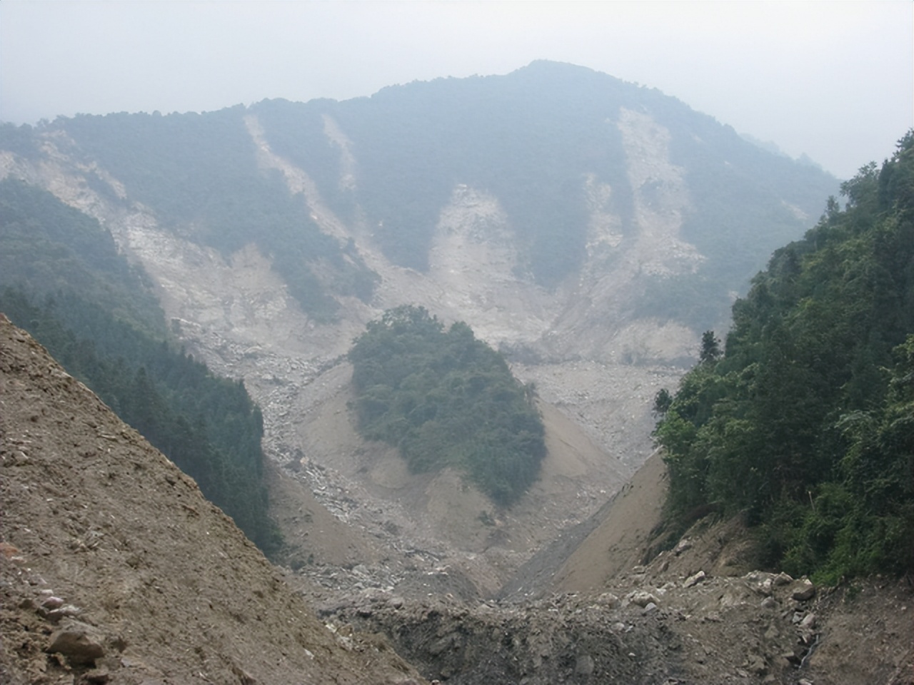 四川泸定地震什么原因导致,四川泸定地震多长时间了