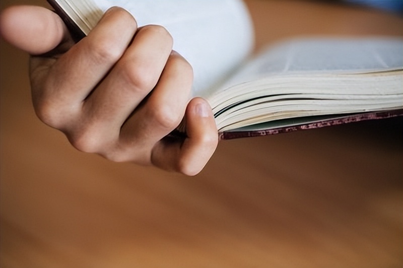 论文里面的摘要和引言有什么区别,论文的引言和摘要有什么区别