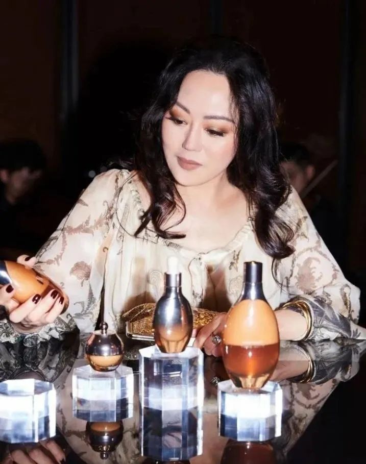 桃色女王,带货6亿,女人还能这么活?