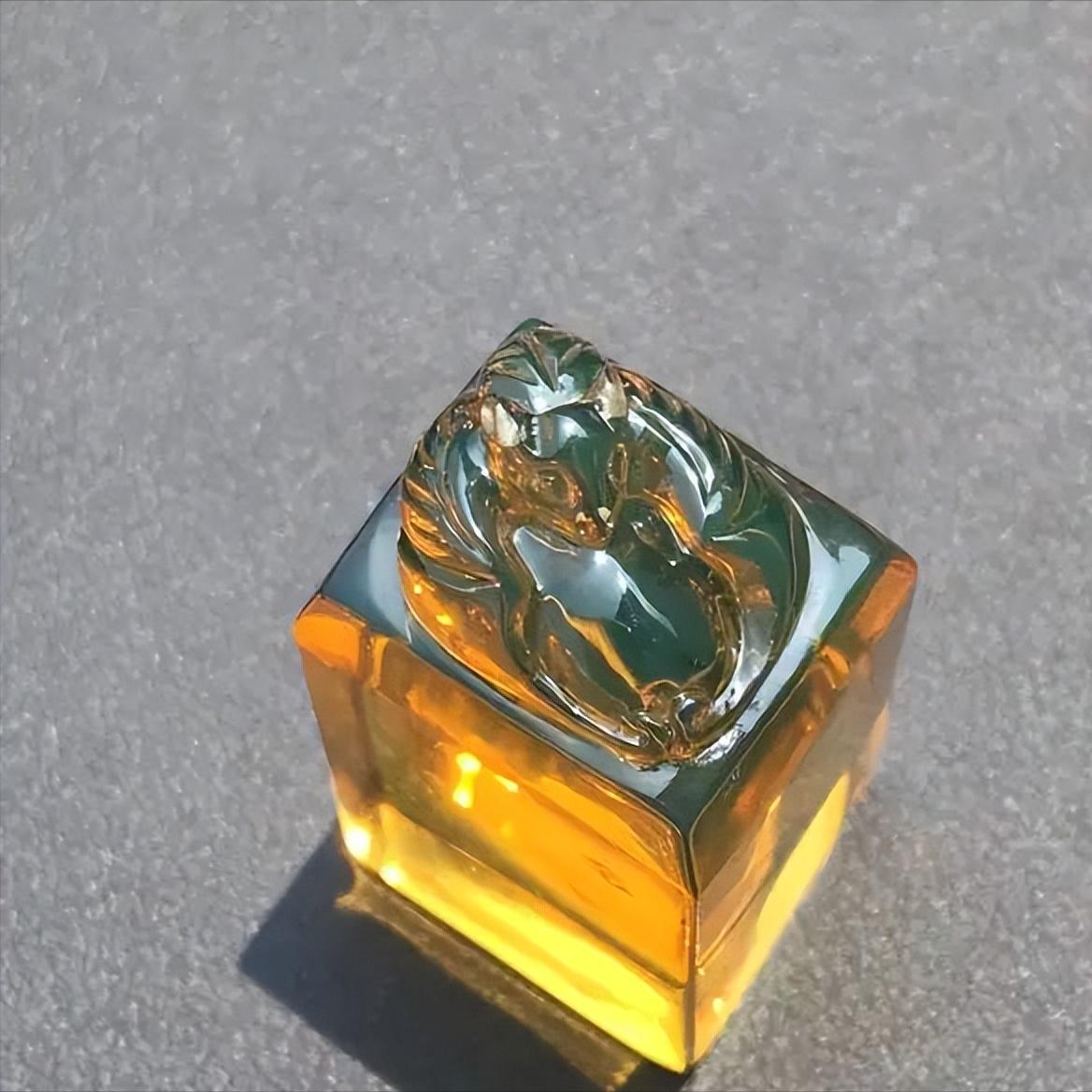 琥珀：纯净美丽，高贵神秘