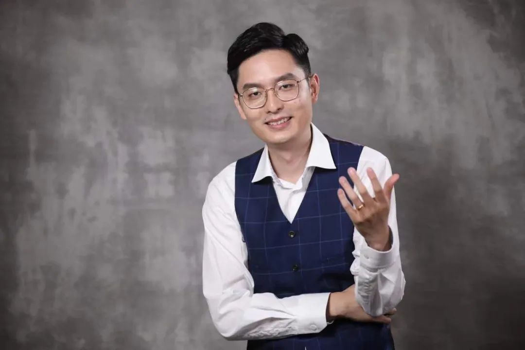 遍布镰刀的世界，一个经济学家如何避免自己成为“韭菜”？