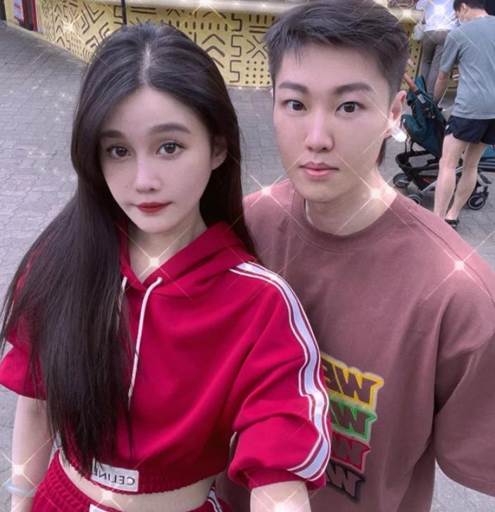 赵本山女儿晒结婚证件照,赵本山为女儿官宣恋情