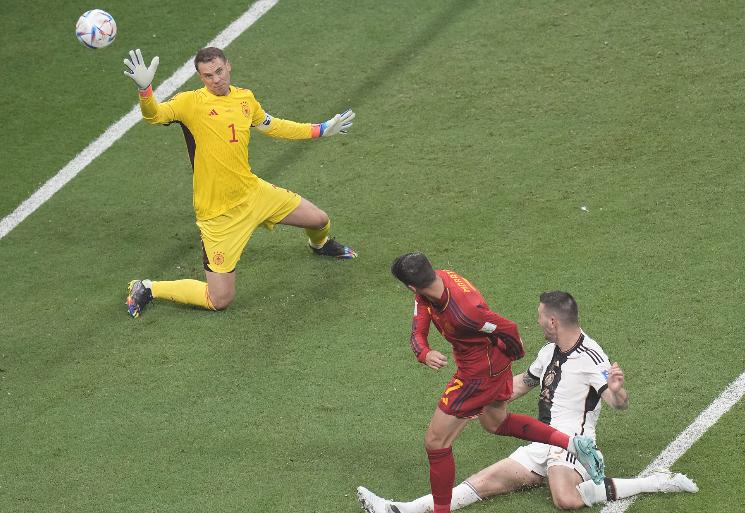 德国西班牙无锋阵,西班牙踢球技术视频