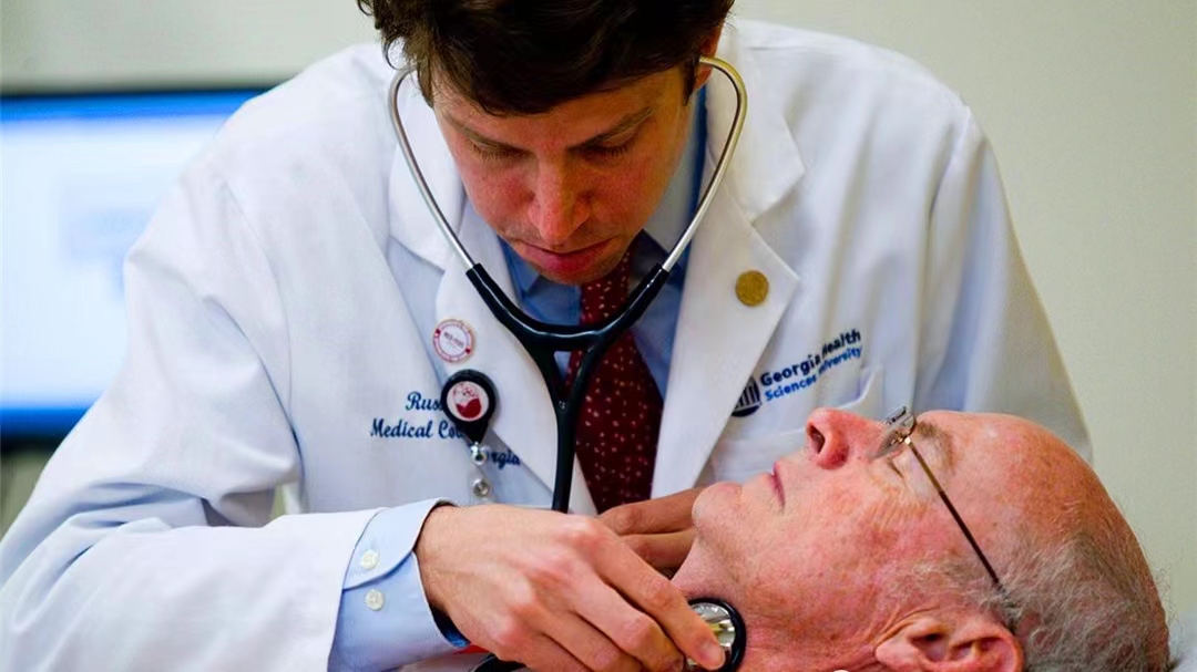 中老年夫妻应怎样生活,人到中年还需要友情吗