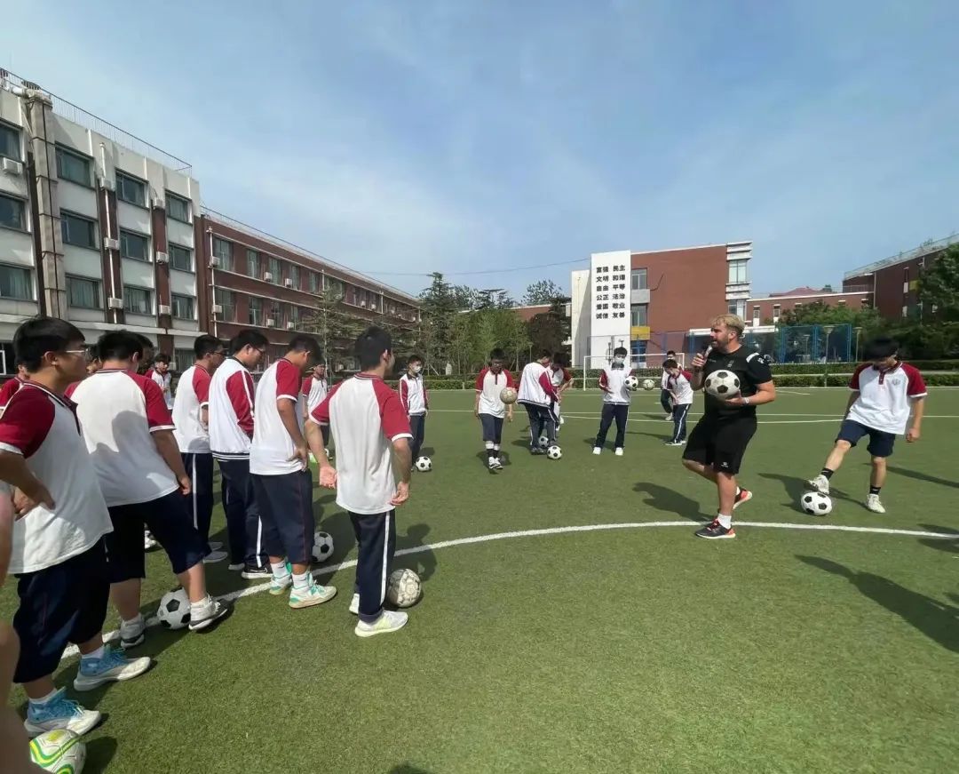 体验足球的乐趣,西班牙文化体验