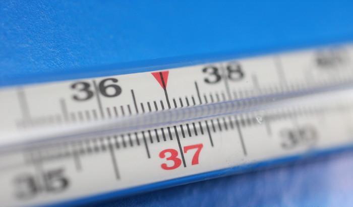 人正常体温多少度才算高烧,小孩发烧体温超过40度怎么办