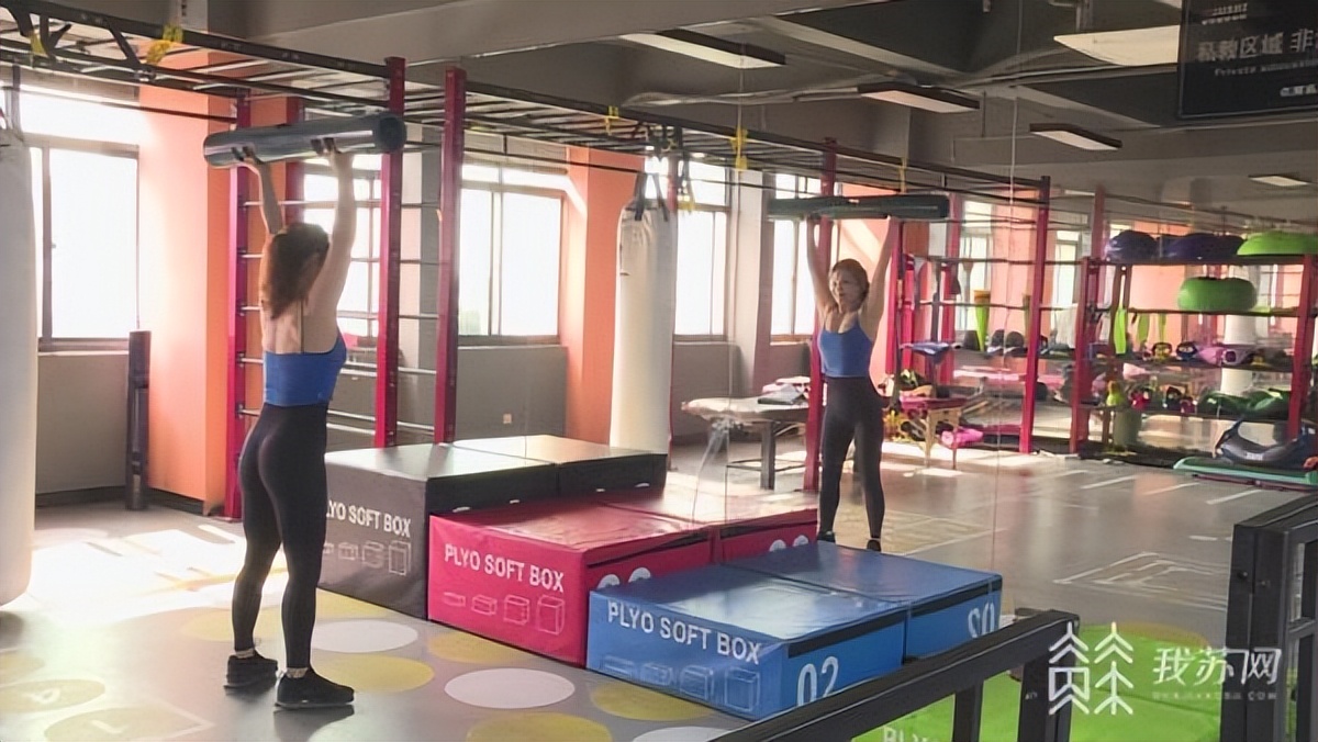 60岁阿姨坚持健身22年依旧童颜,60岁阿姨健身22年后的样子