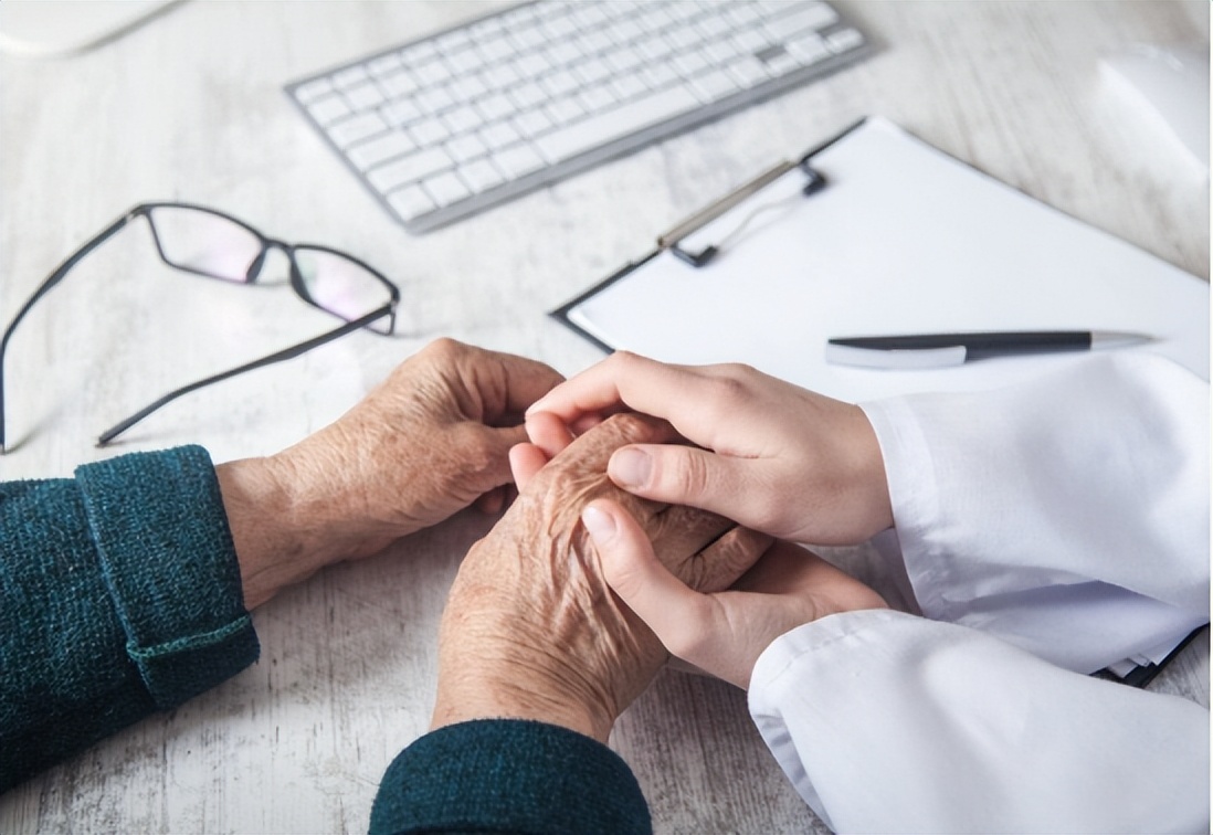 癌症晚期可以选择的治疗方案,癌症晚期怎么选择放弃