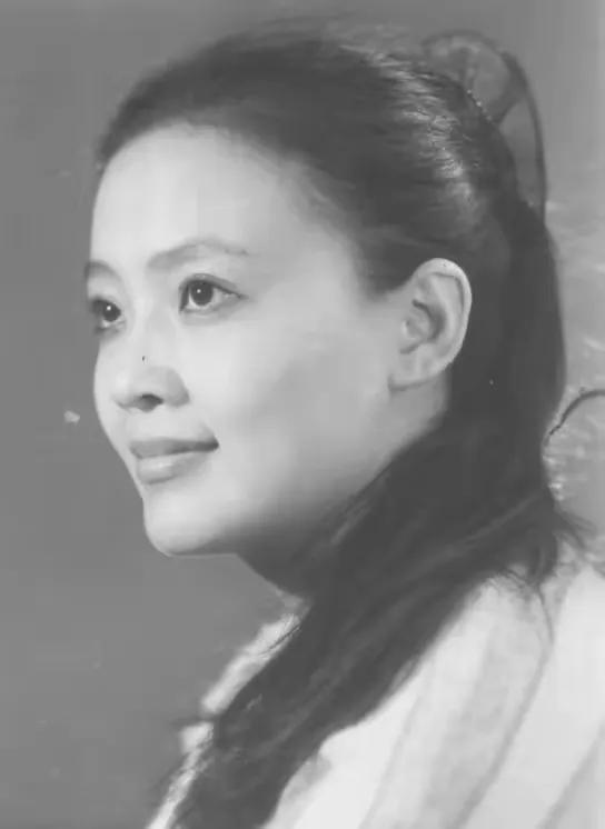 帮汪小菲打赢名画的律师团队,汪小菲给大s剥虾被张雨绮怒怼