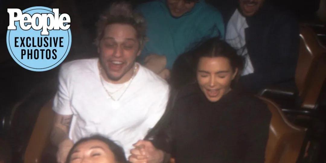 卡戴珊与侃爷撒狗粮,卡戴珊久违晒侃爷