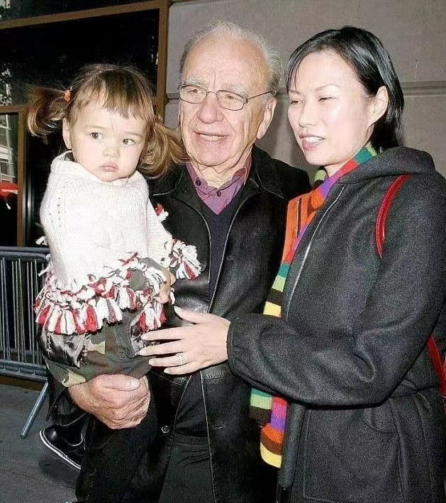 邓文迪与默多克的小女儿,邓文迪的两个女儿与默多克