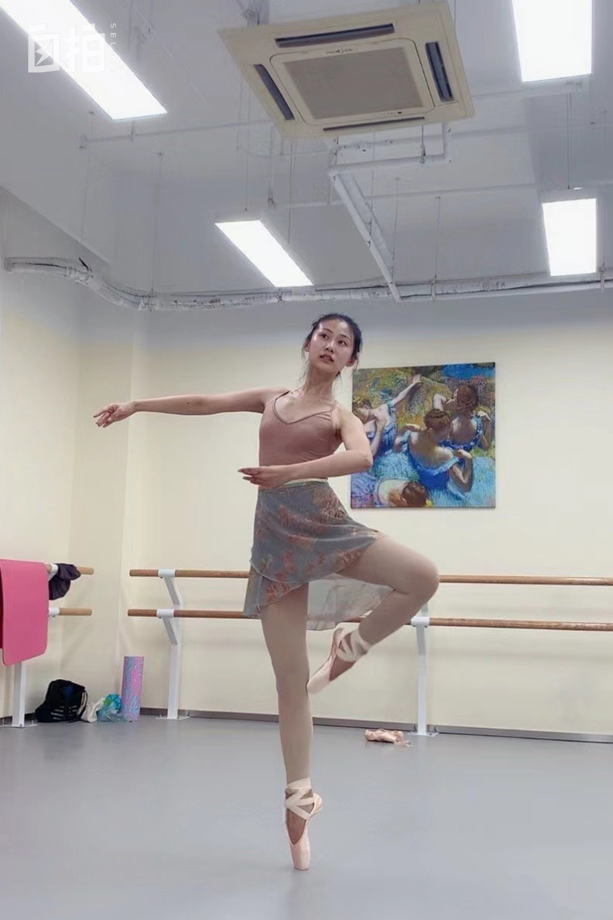 我，美国名校毕业，辞去白领工作，靠当群演养活自己