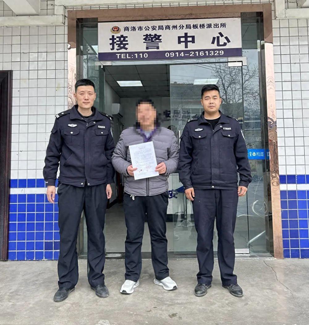 兄弟俩相貌像不像,兄弟俩明明长得很像